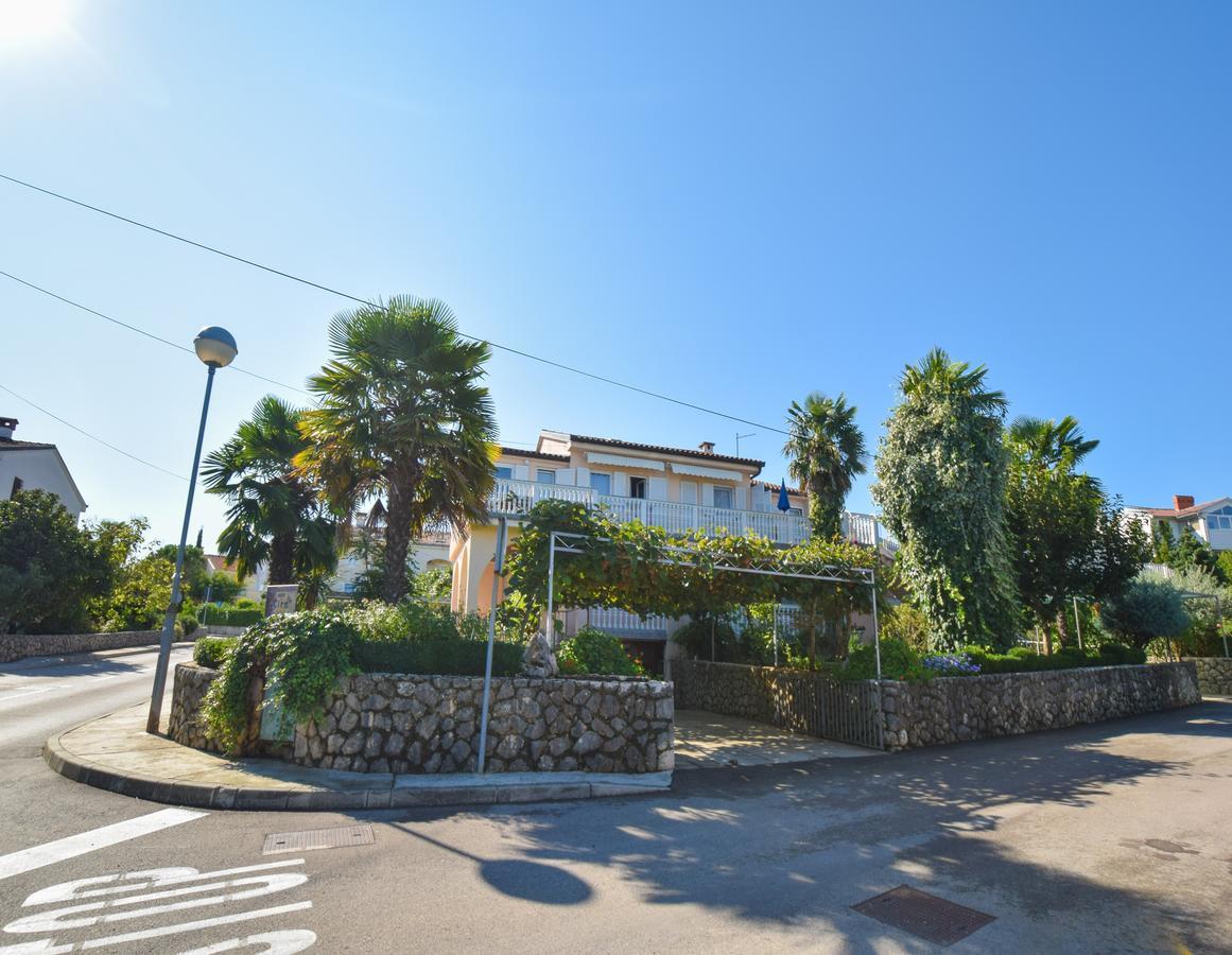 Apartment Toni Malinska Exterior foto